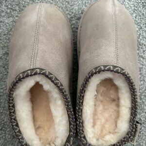 Brand New Bearpaw Women's Tan Slippers